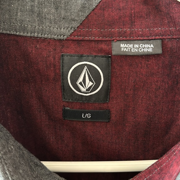 Volcom men’s casual shirt color dark gray. Brand new. - Picture 2 of 4